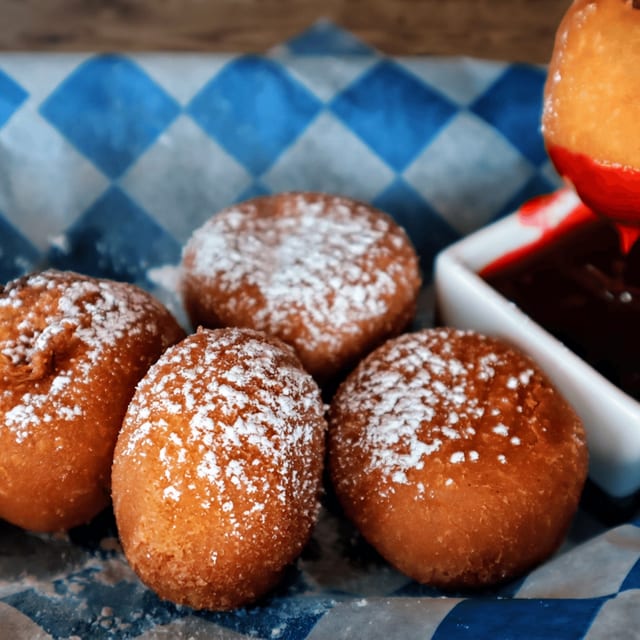 Beignets.